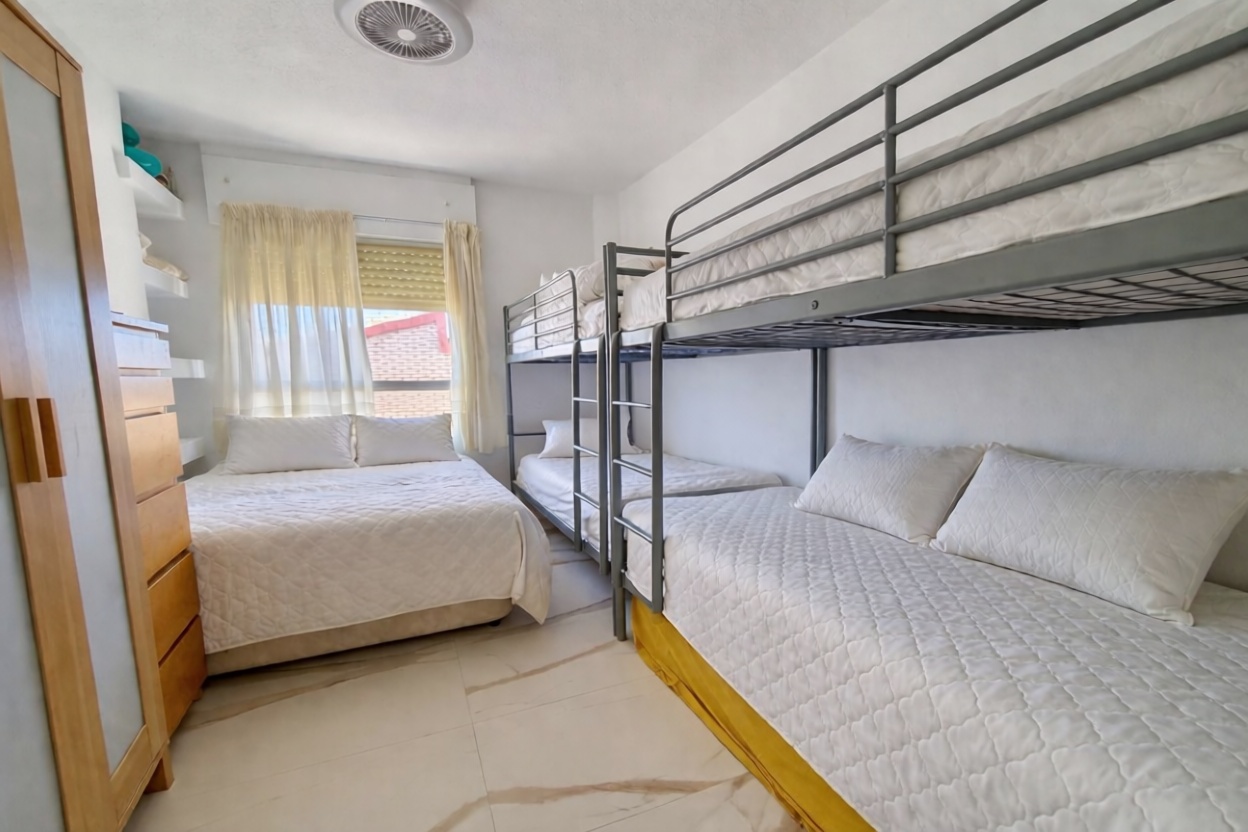 Appartement en première ligne de plage à Los Alcázares — Chambre