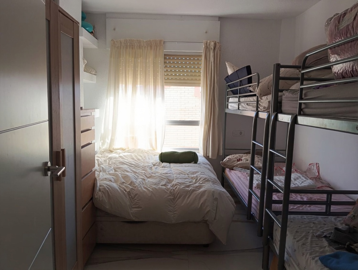 Appartement en première ligne de plage à Los Alcázares — Chambre