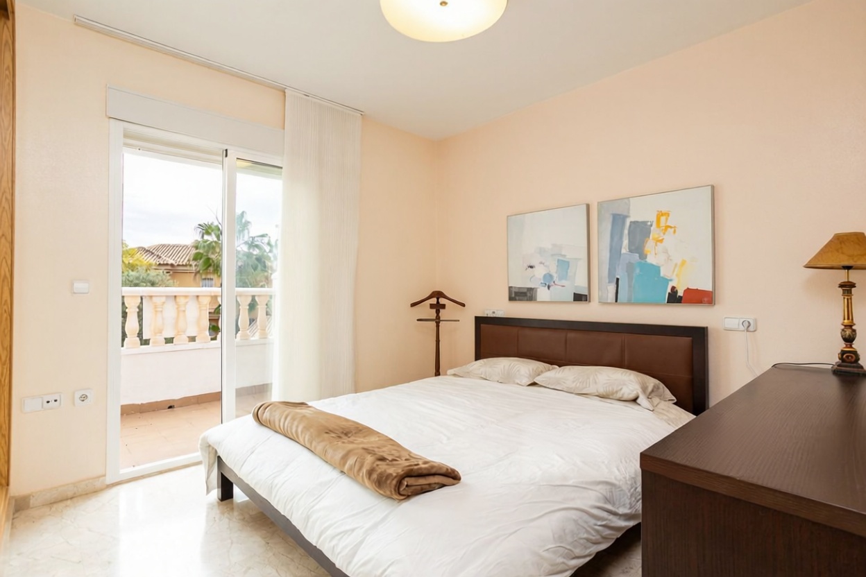 Appartement en première ligne de plage à Los Alcázares — Chambre