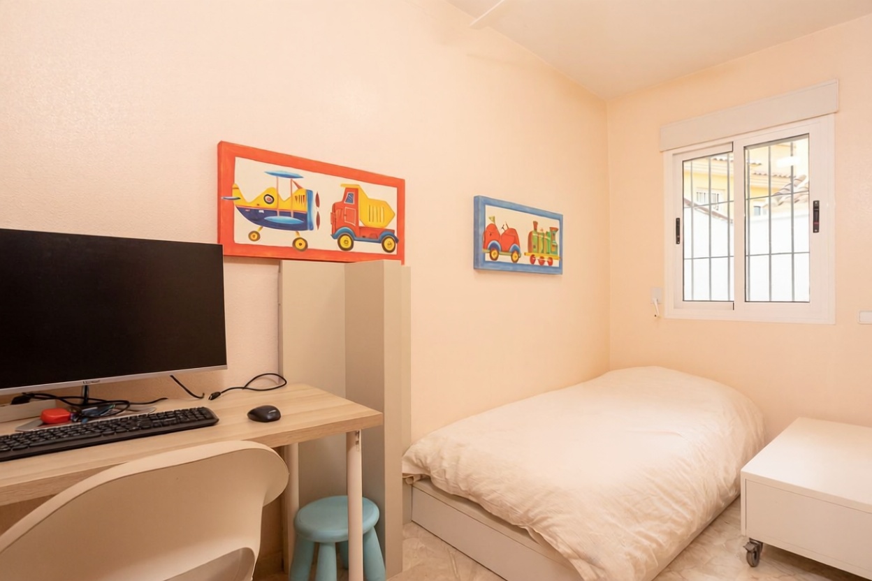 Appartement en première ligne de plage à Los Alcázares — Chambre