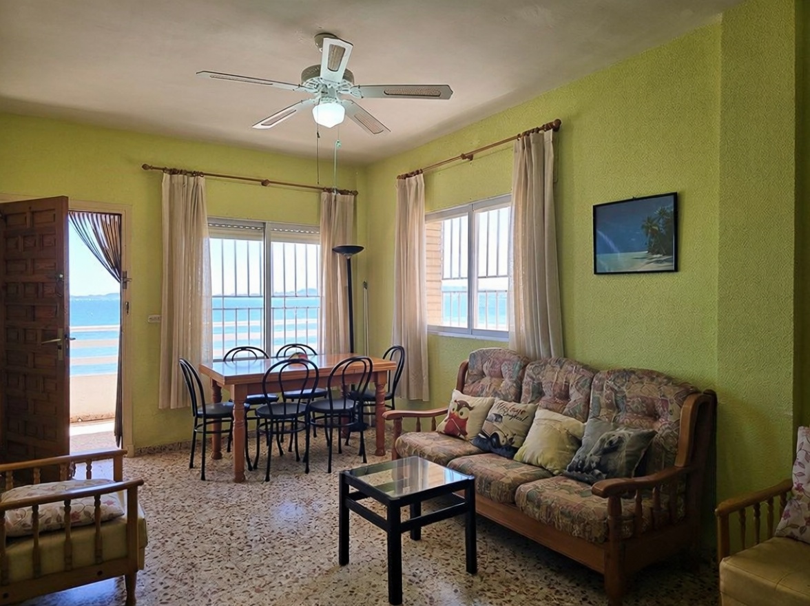 Appartement en première ligne de plage à Los Alcázares — Séjour