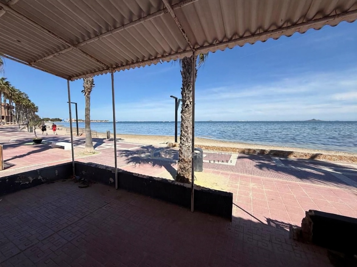 Chalet com acesso direto à praia em Los Alcázares