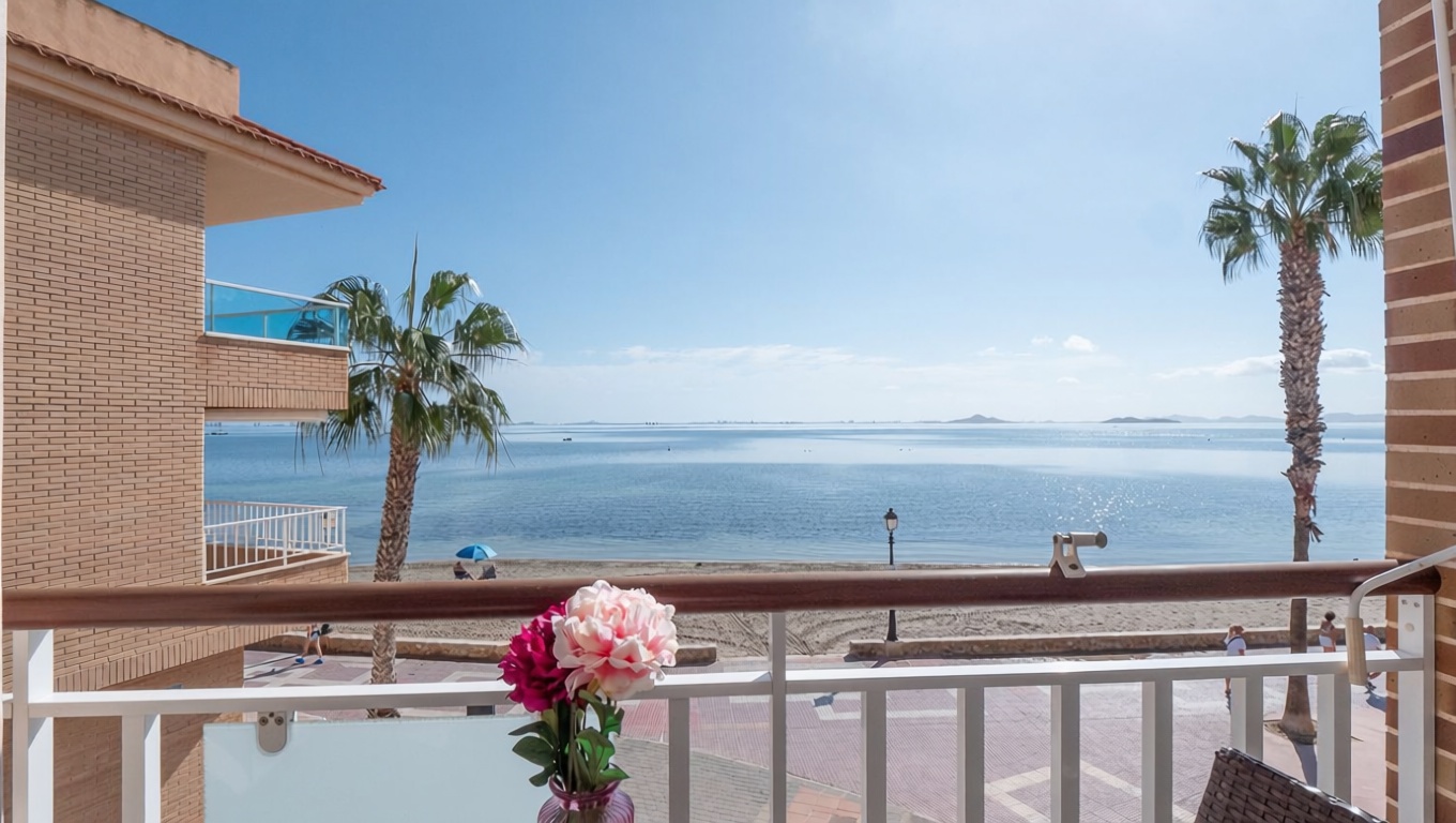 Apartamento em primeira linha de praia em Los Alcázares