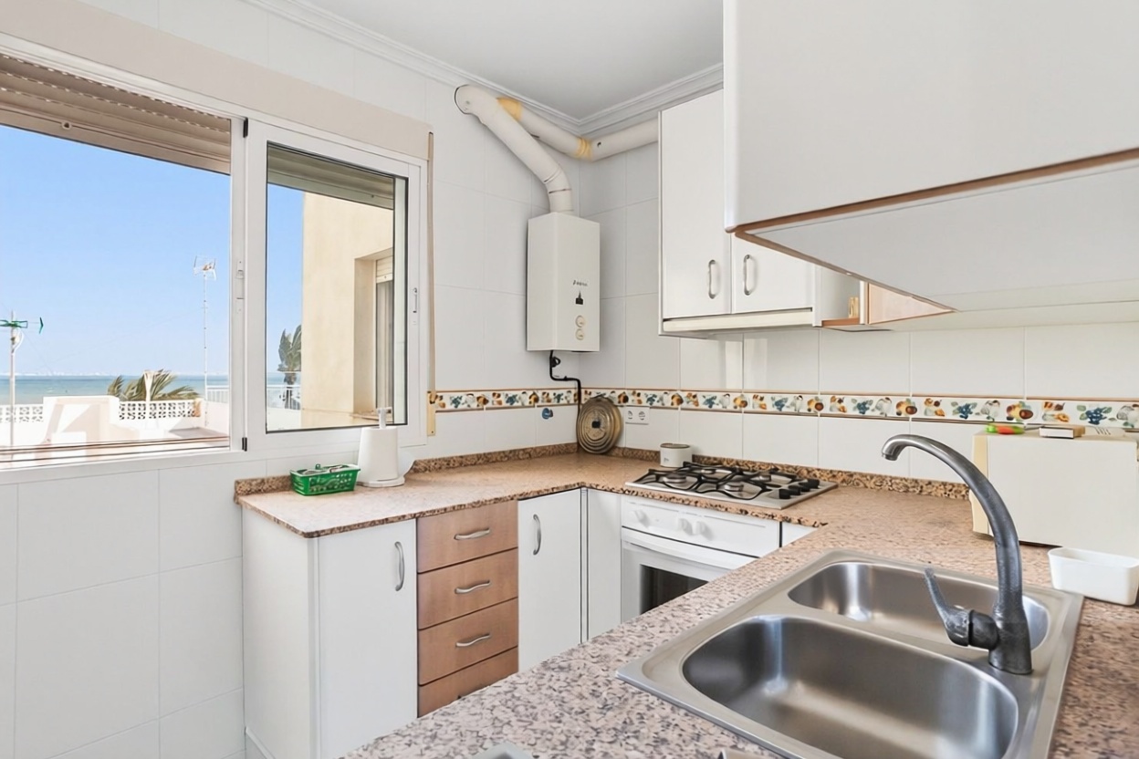 Wohnung in erste Strandlinie in Los Alcázares — Küche