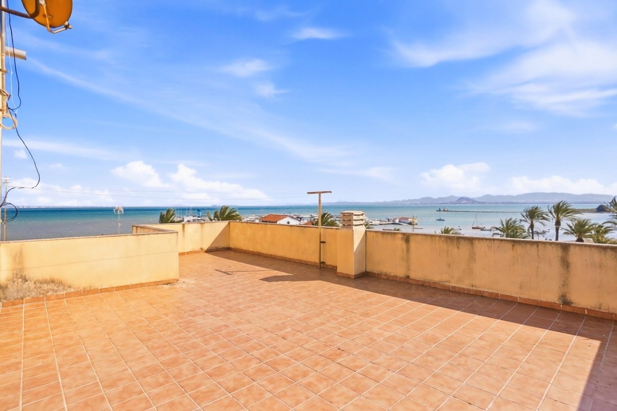 Apartamento em primeira linha de praia em Los Alcázares