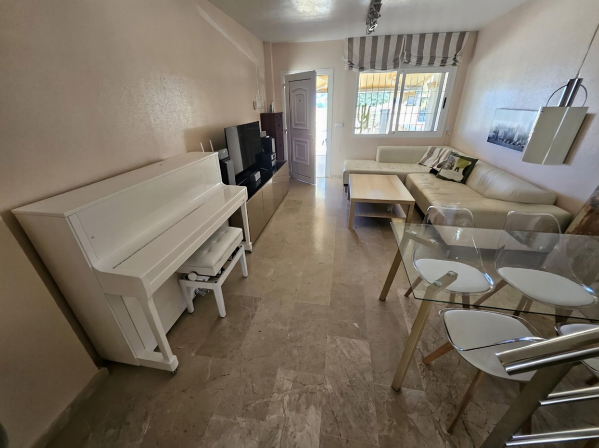 Chalet avec accès direct à la plage à Los Alcázares — Séjour