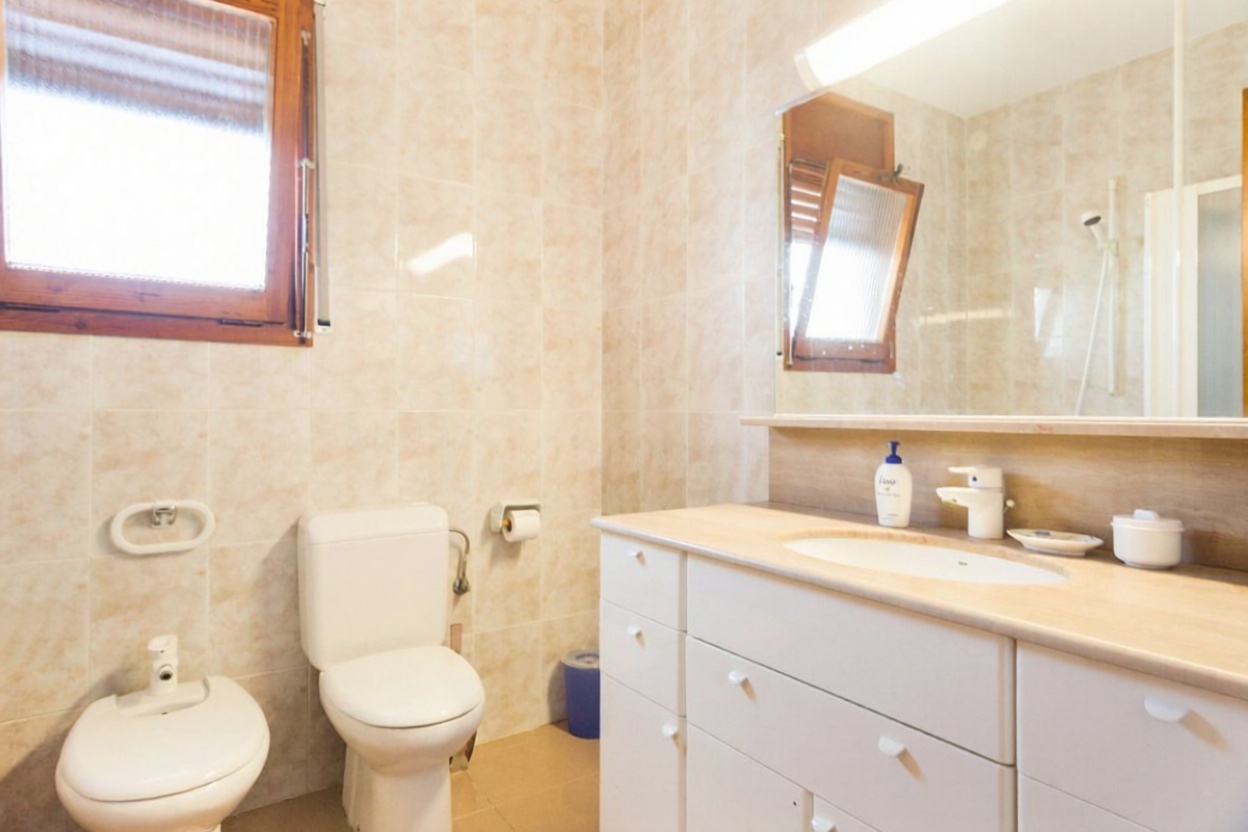 Chalet à vendre avec accès direct à la plage à Tarragona — Sanitaires