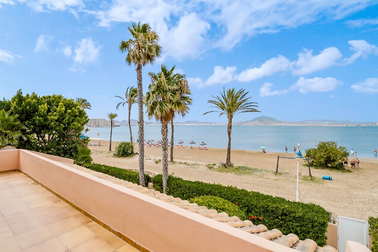 Chalet with direct beach access in La Manga del Mar Menor