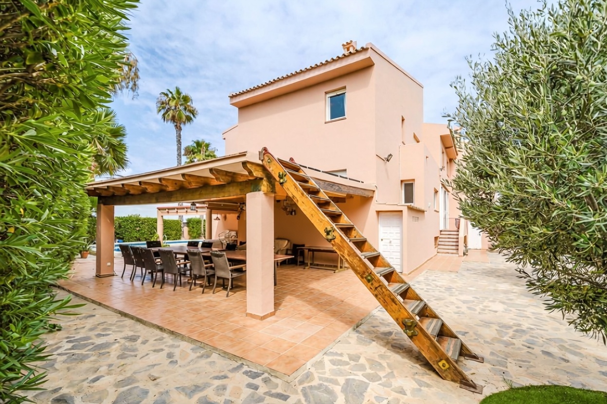 Chalet con acceso directo a playa en La Manga del Mar Menor — Salón