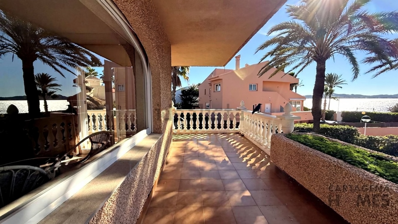 Шале с прямой выход на пляж в La Manga del Mar Menor
