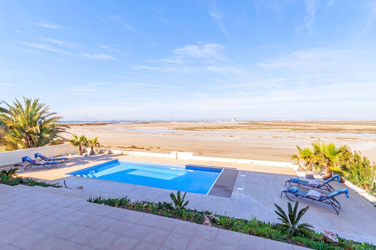 Chalet avec accès direct à la plage à La Manga del Mar Menor — Vue mer