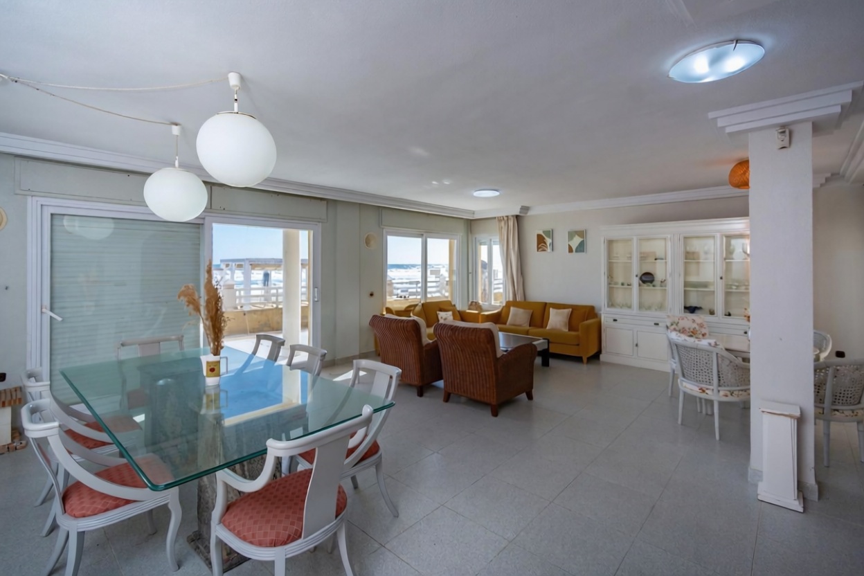 Chalet com acesso direto à praia em La Manga del Mar Menor — Sala