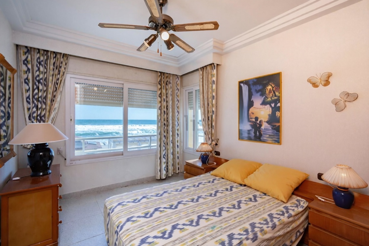 Chalet com acesso direto à praia em La Manga del Mar Menor — Casa banho