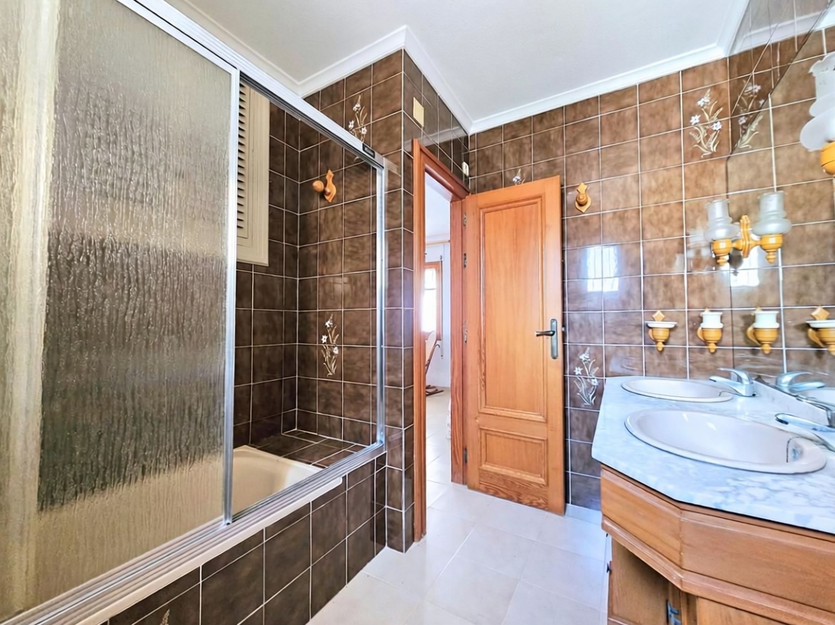 Chalet com acesso direto à praia em La Manga del Mar Menor — Casa banho
