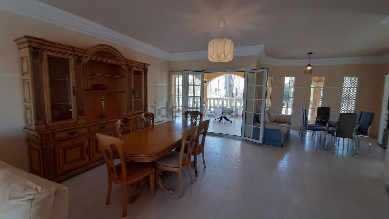 Chalet with direct beach access in La Manga del Mar Menor — Living room