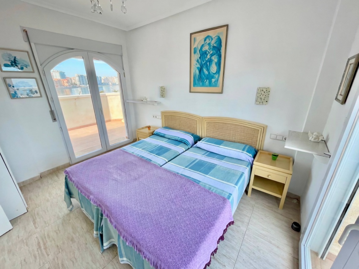 Chalet with direct beach access in La Manga del Mar Menor — Bedroom