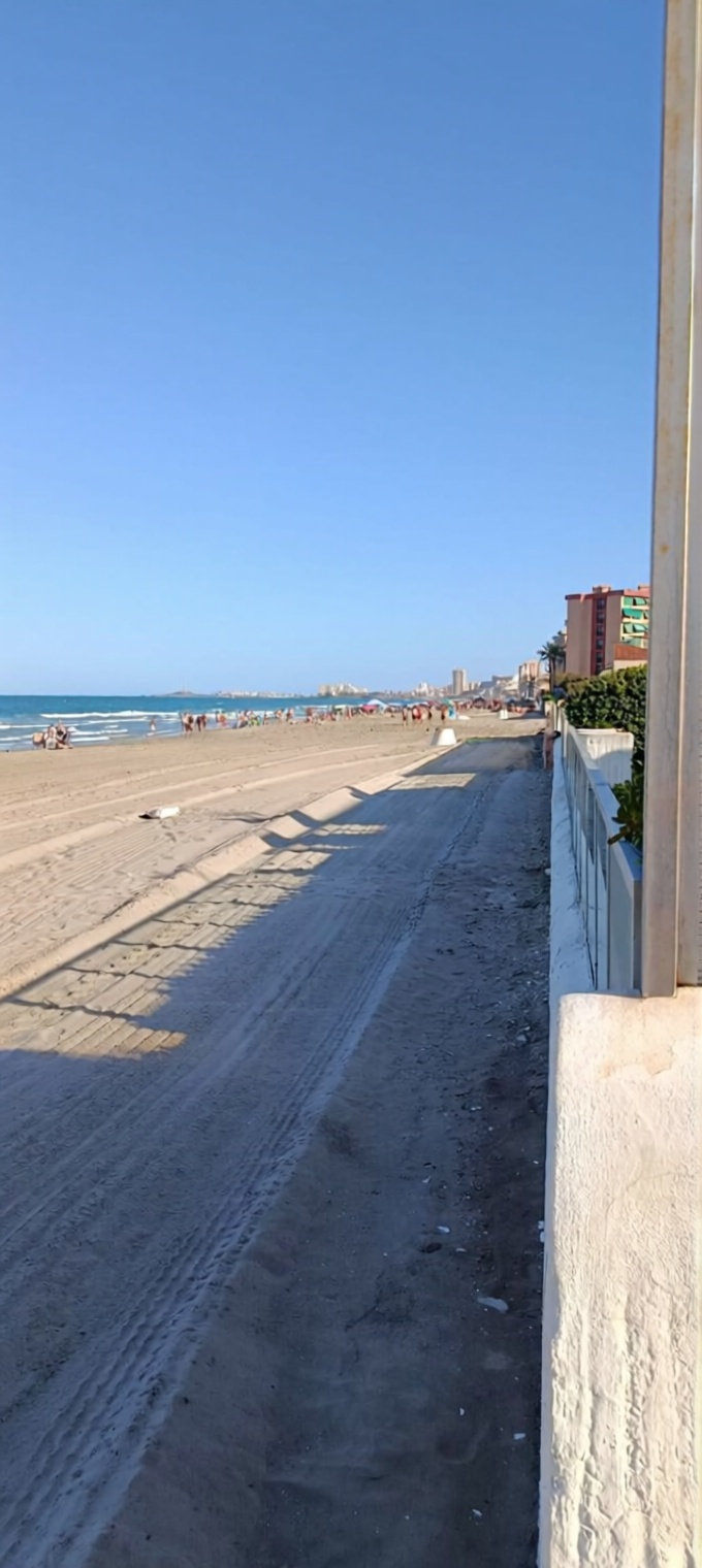 Chalet with direct beach access in La Manga del Mar Menor — Sea view