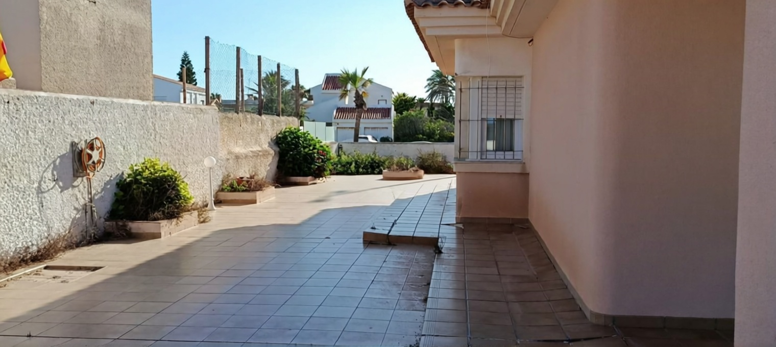 Chalet with direct beach access in La Manga del Mar Menor — Bathroom