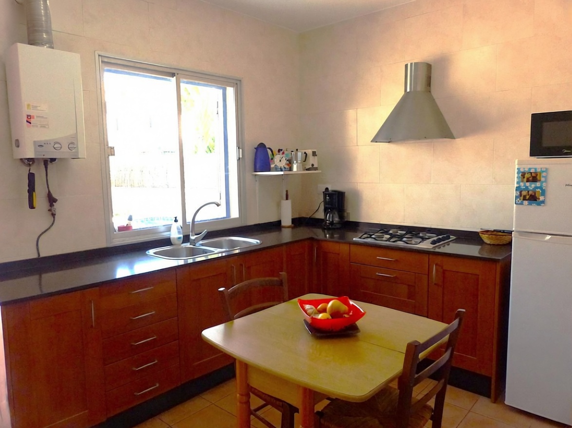 Chalet con acceso directo a playa en La Manga del Mar Menor — Cocina
