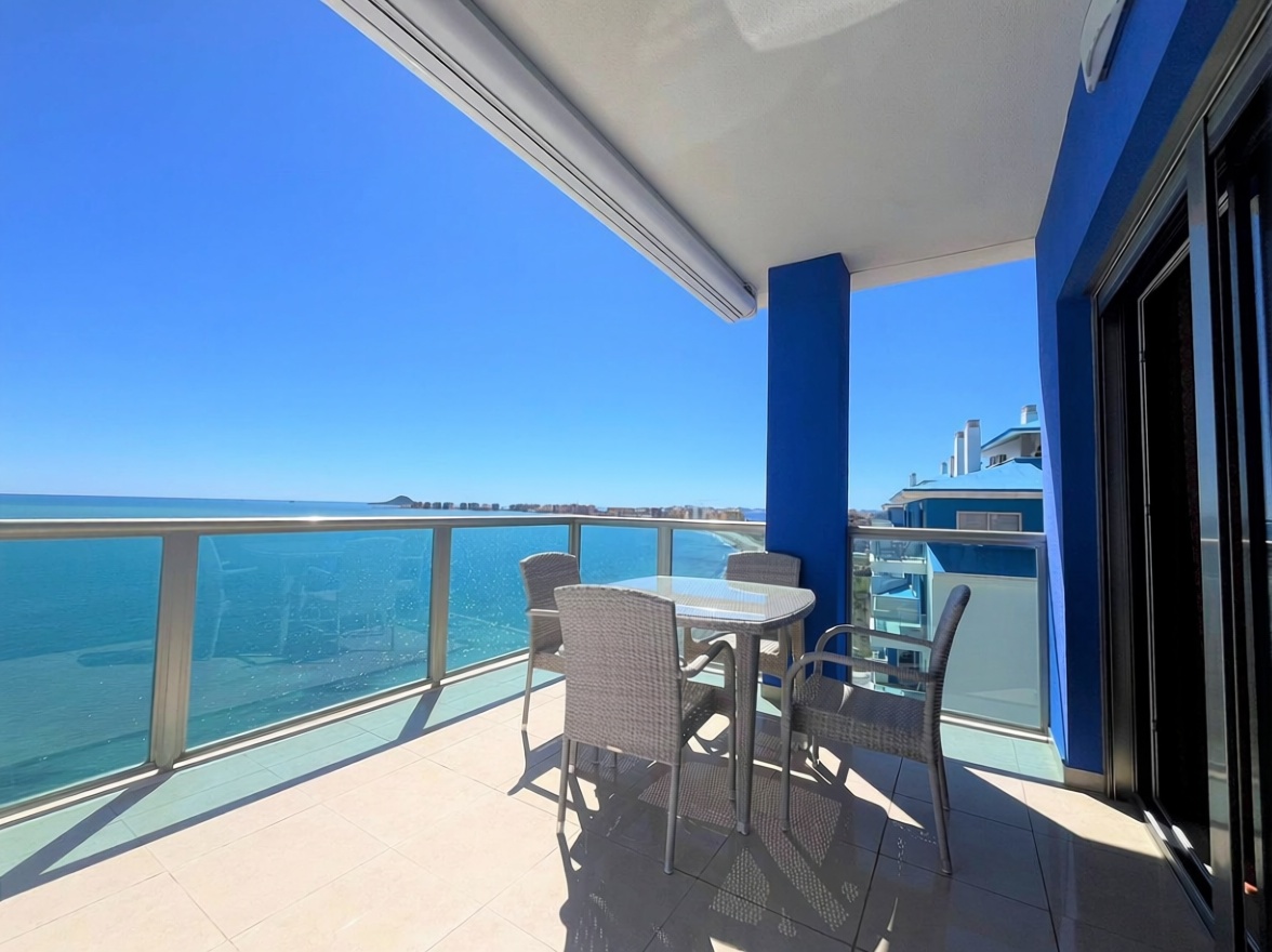 Beachfront flat in La Manga del Mar Menor