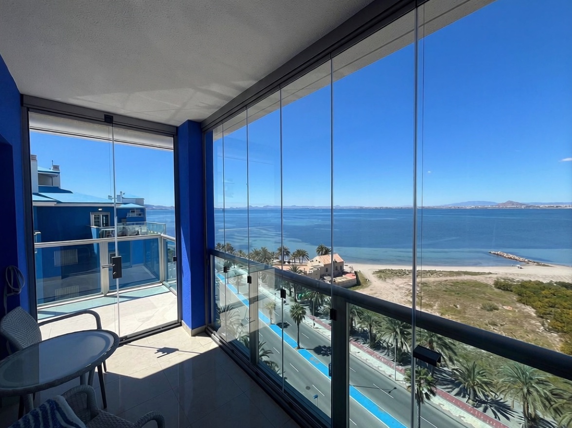 Beachfront flat in La Manga del Mar Menor