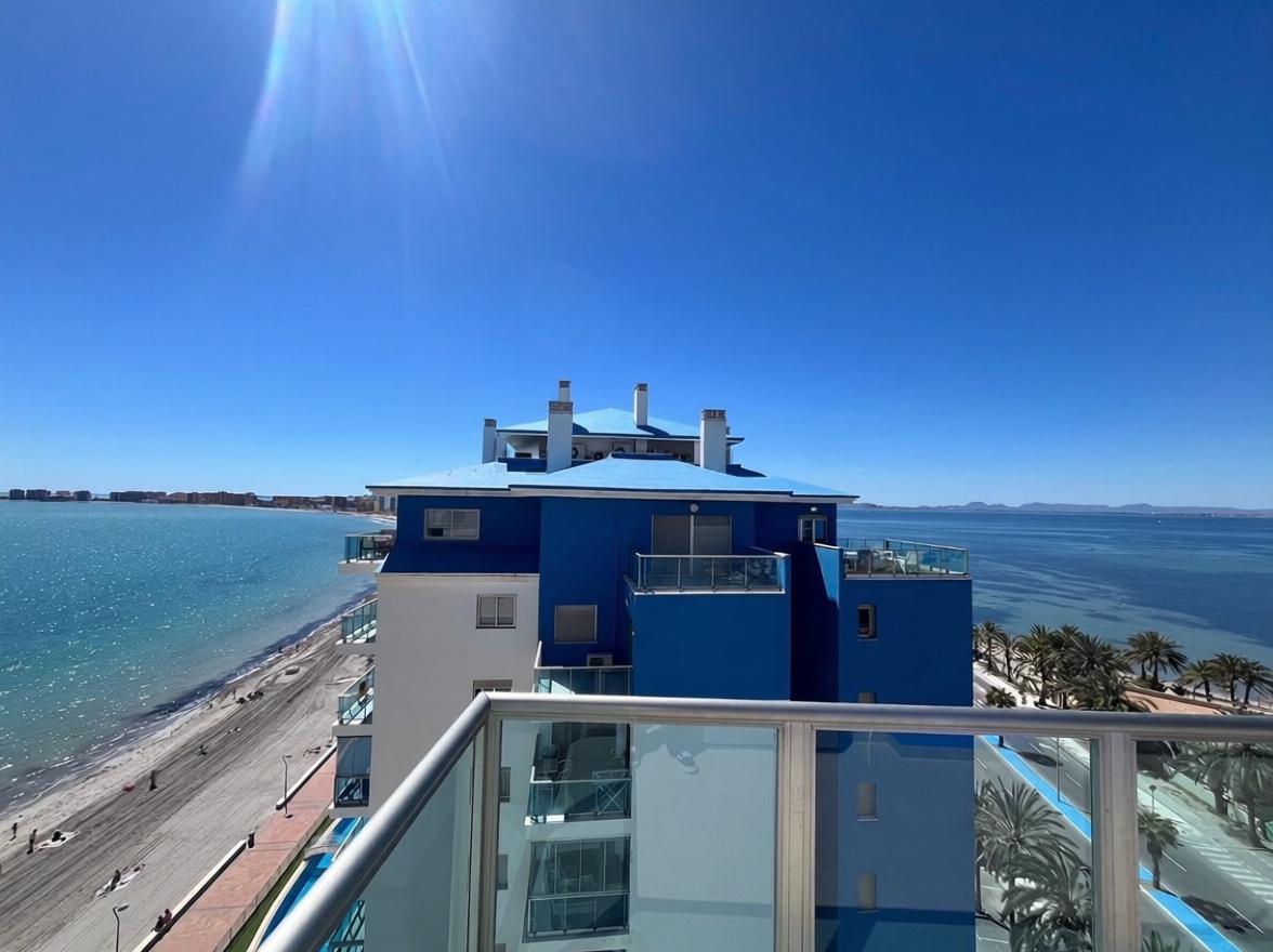 Beachfront flat in La Manga del Mar Menor — Sea view