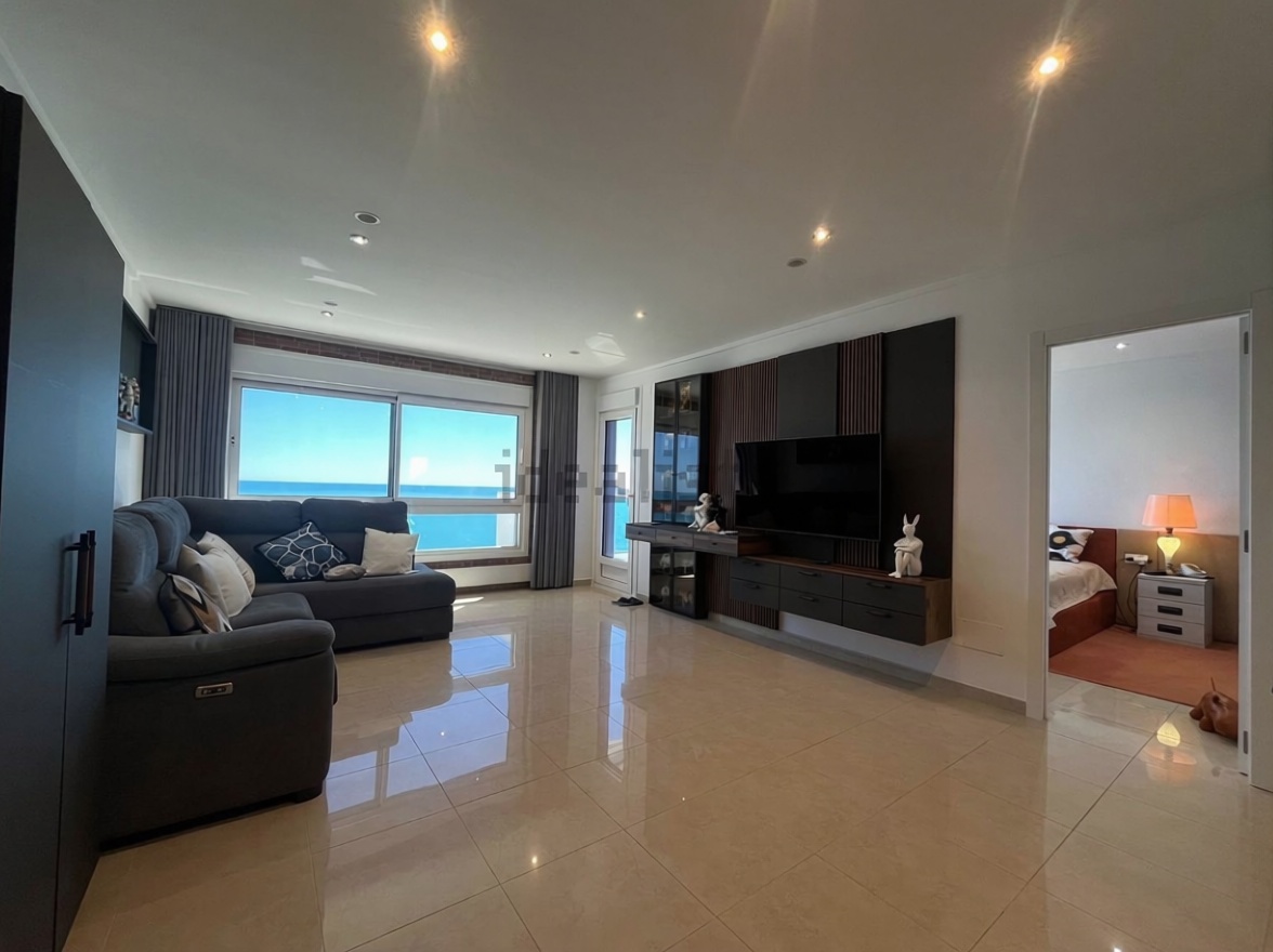 Beachfront flat in La Manga del Mar Menor — Living room