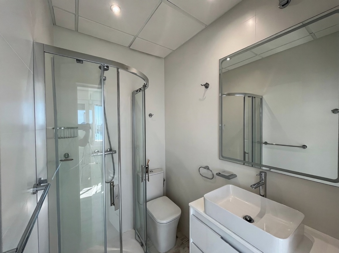 Beachfront flat in La Manga del Mar Menor — Bathroom