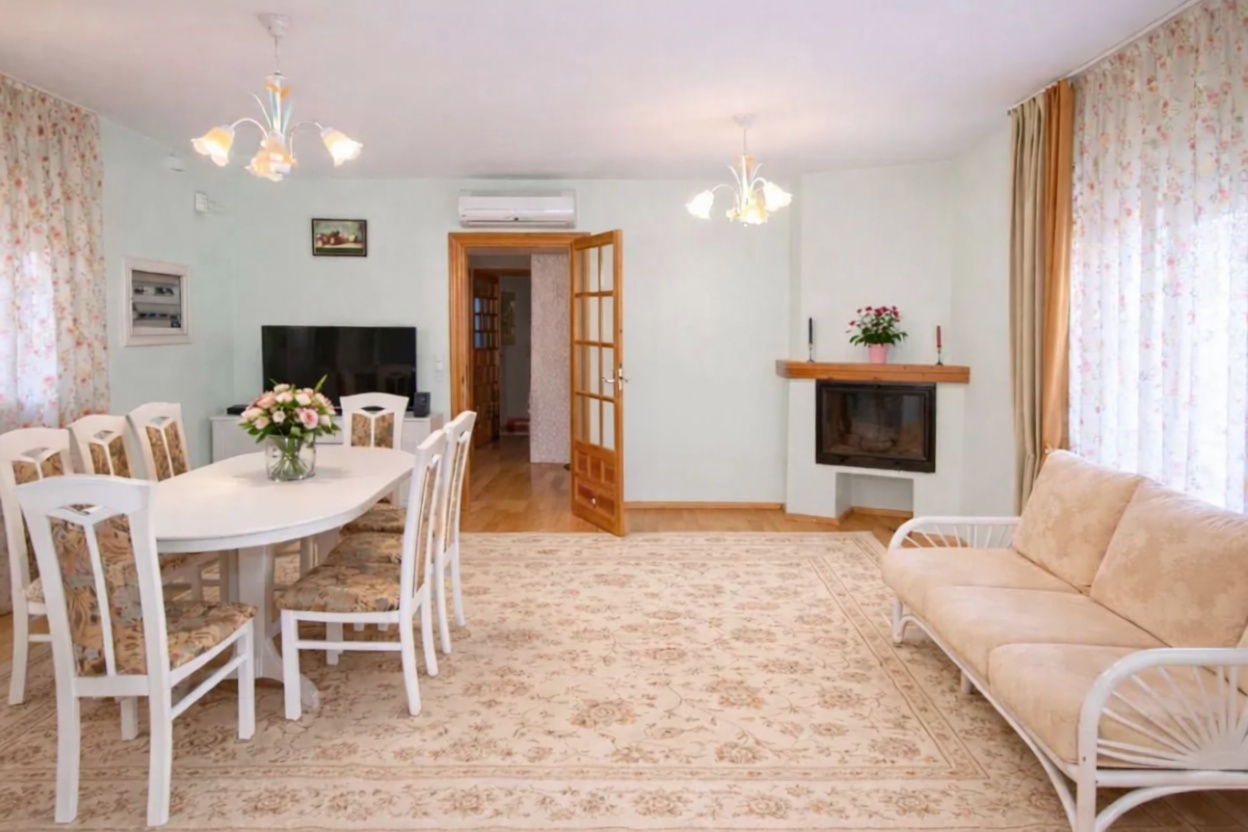 Chalet with direct beach access in La Manga del Mar Menor — Dining room