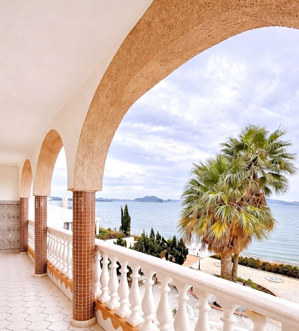 House with direct beach access in La Manga del Mar Menor