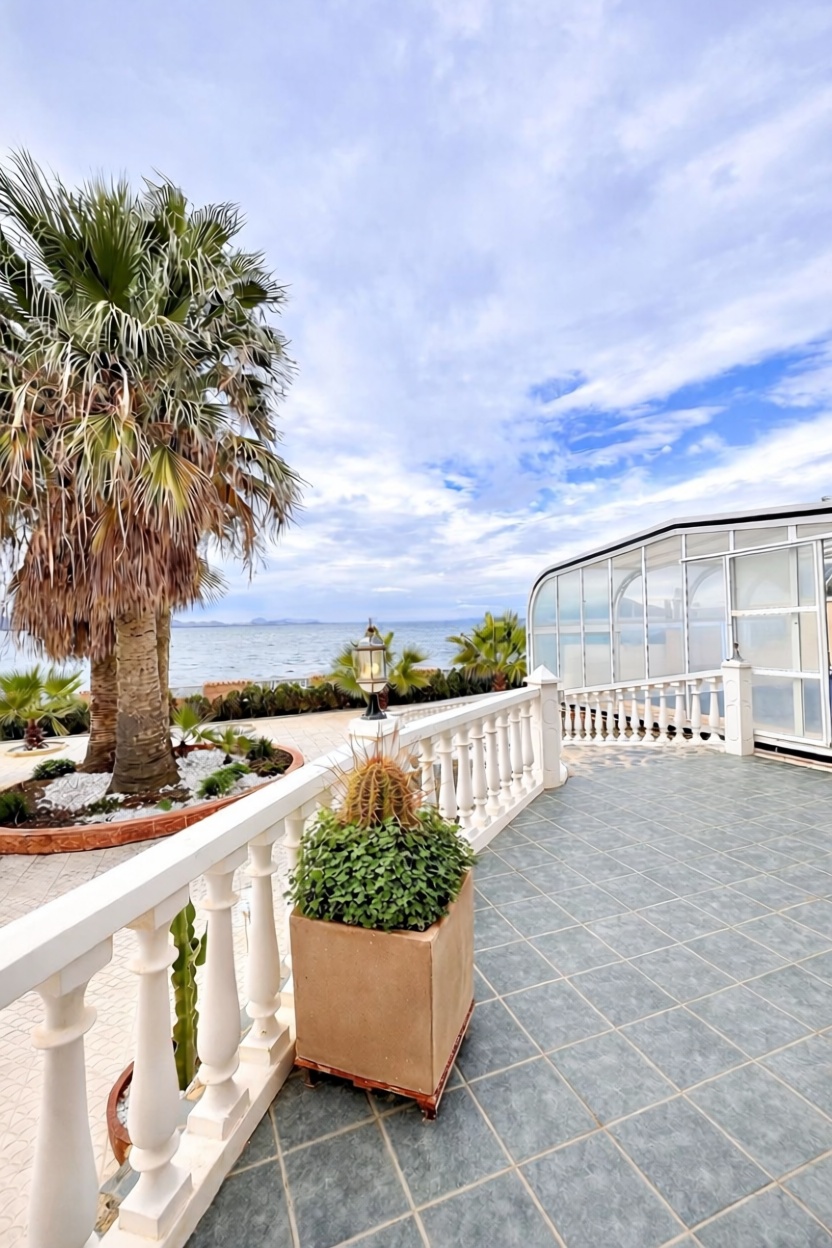 House with direct beach access in La Manga del Mar Menor — Sea terrace