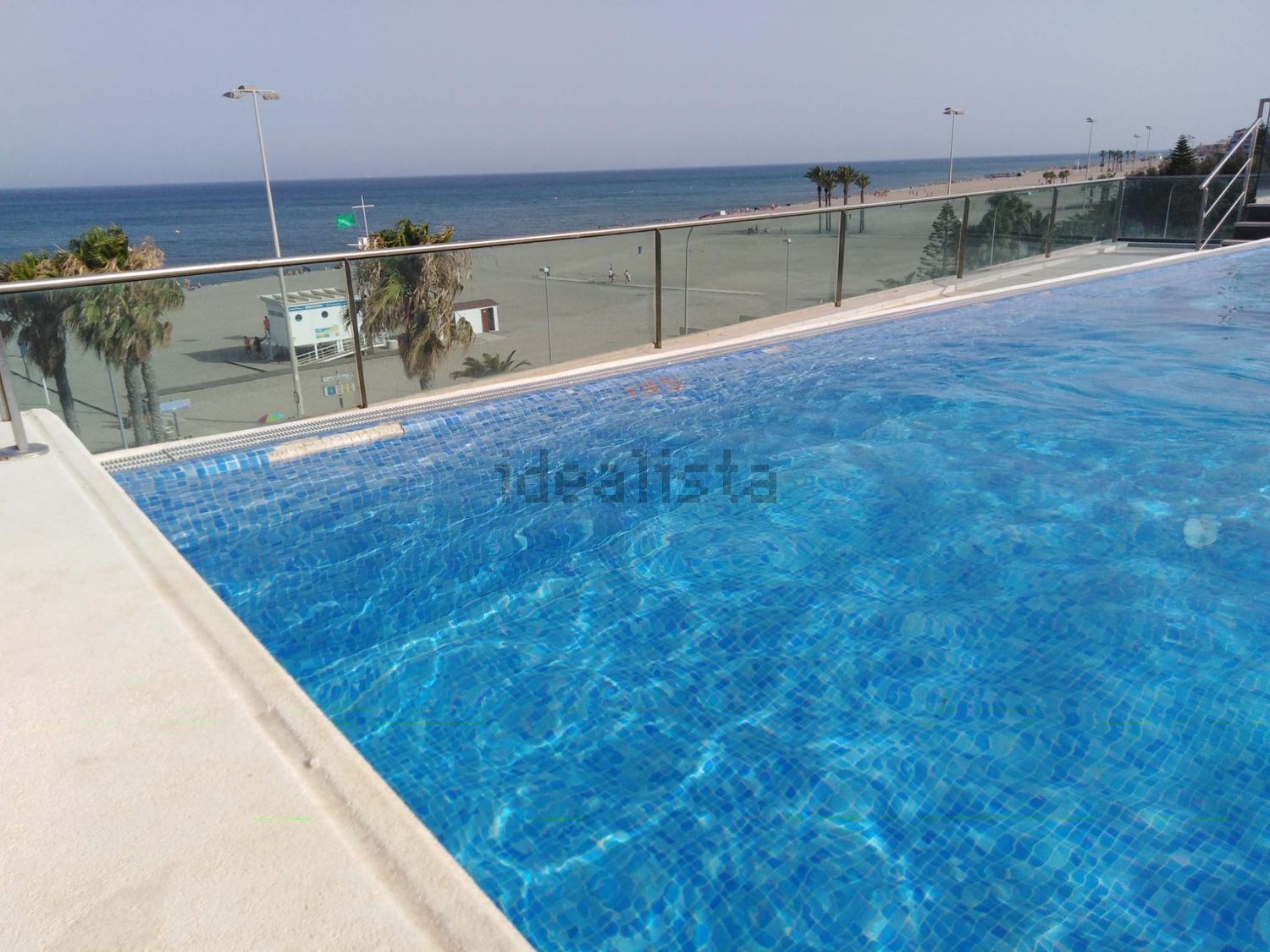 Beachfront flat in Roquetas de Mar — Pool