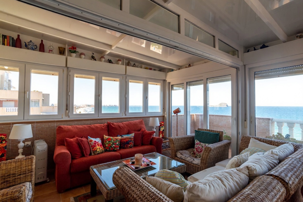 Seafront attic in La Manga del Mar Menor — Living room
