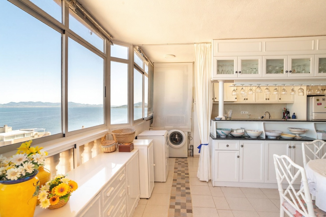 Seafront attic in La Manga del Mar Menor — Kitchen