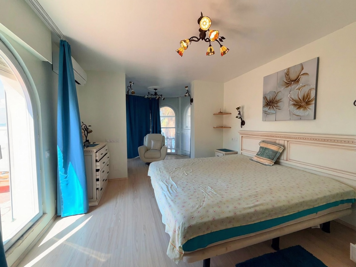Chalet with direct beach access in La Manga del Mar Menor — Bedroom