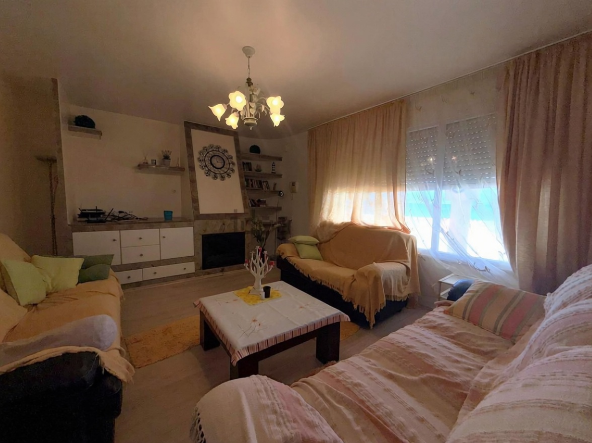 Chalet with direct beach access in La Manga del Mar Menor — Living room