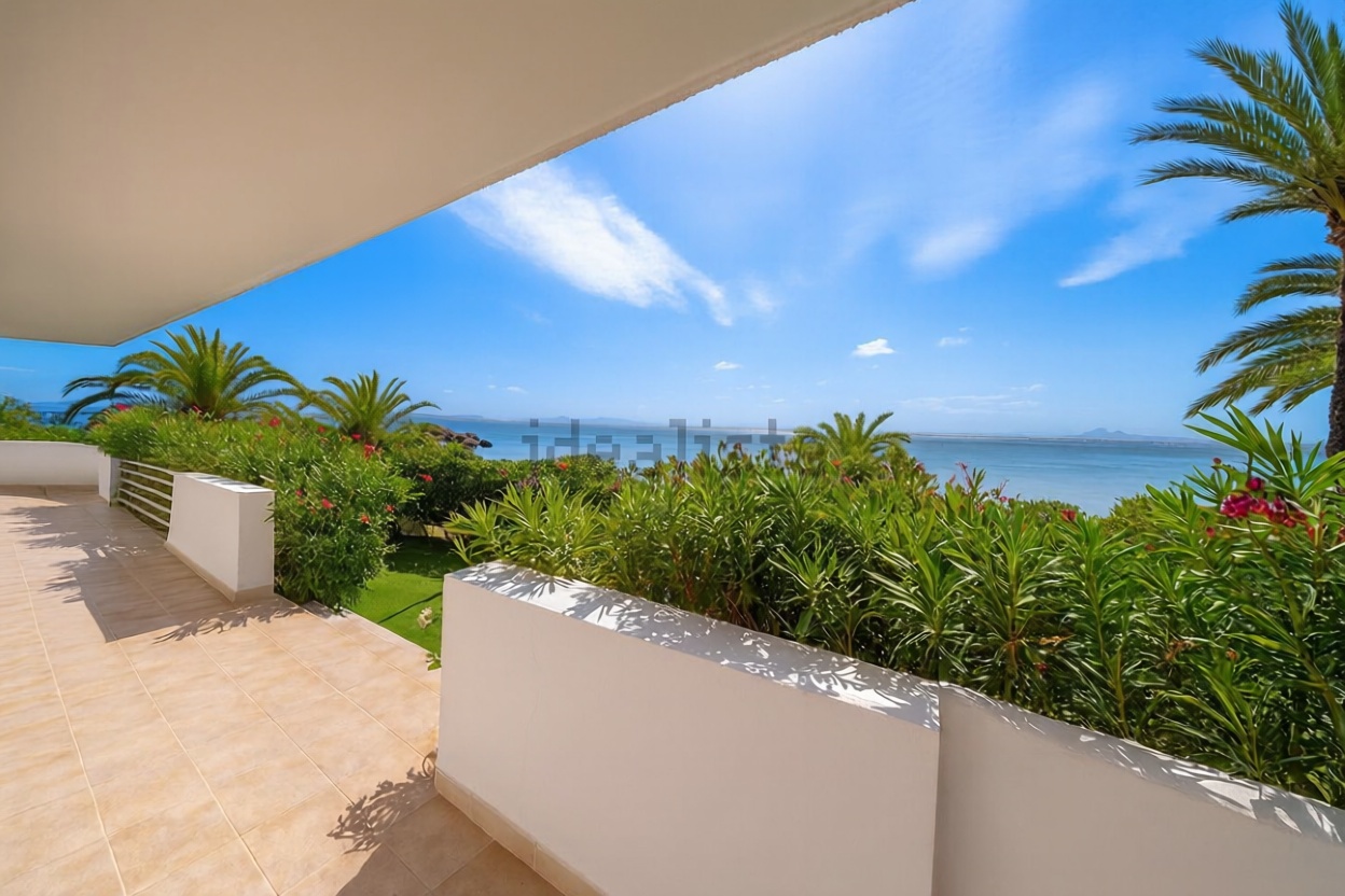 Beachfront flat in La Manga del Mar Menor — Sea terrace