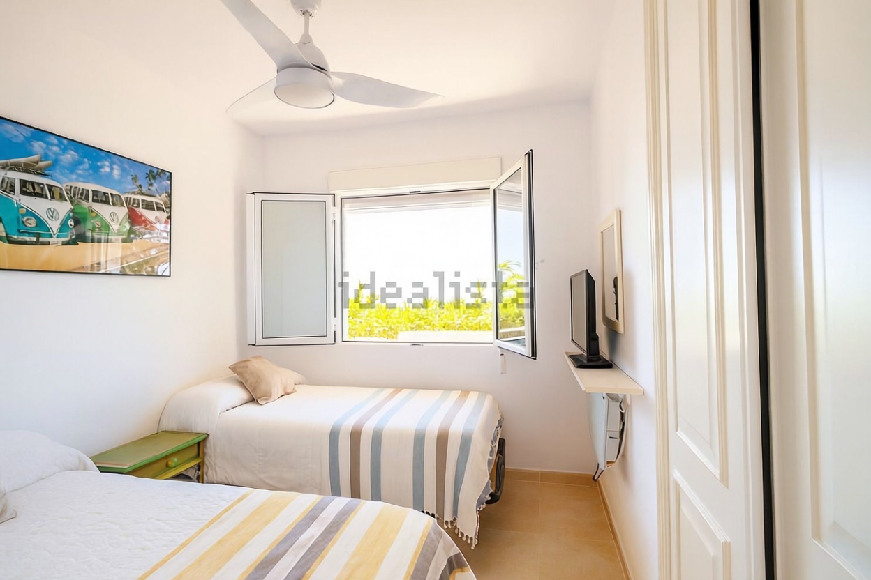Beachfront flat in La Manga del Mar Menor — Bedroom