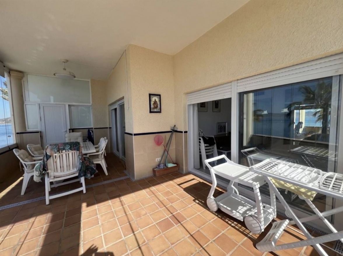 Beachfront flat in La Manga del Mar Menor — Sea view