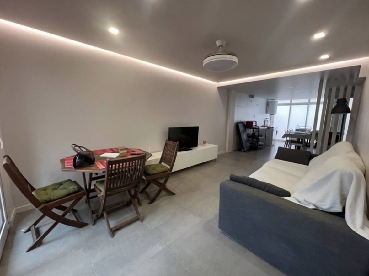 Chalet with direct beach access in La Manga del Mar Menor — Living room