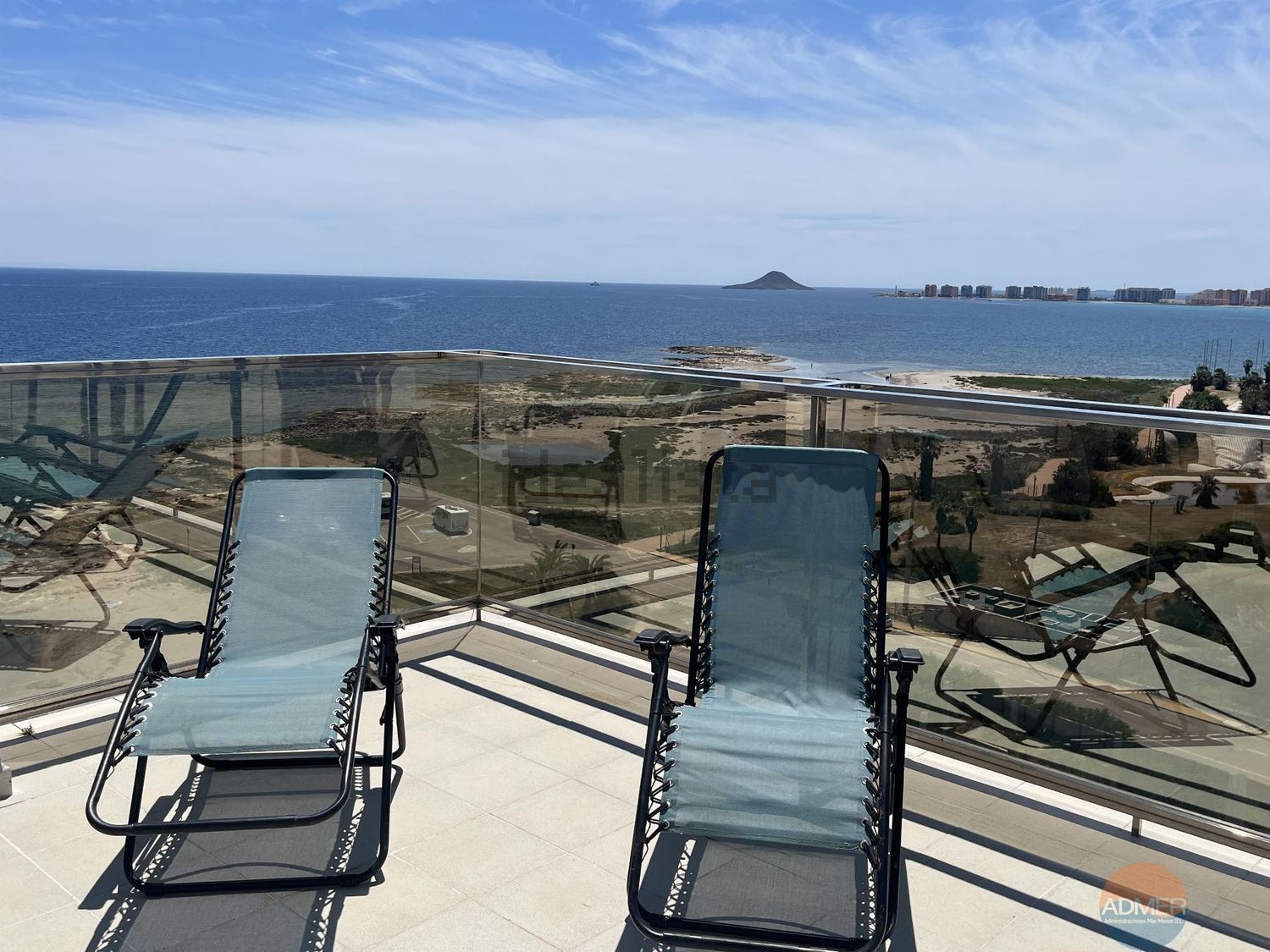 Piso en venta en primera línea de playa en La Manga del Mar Menor