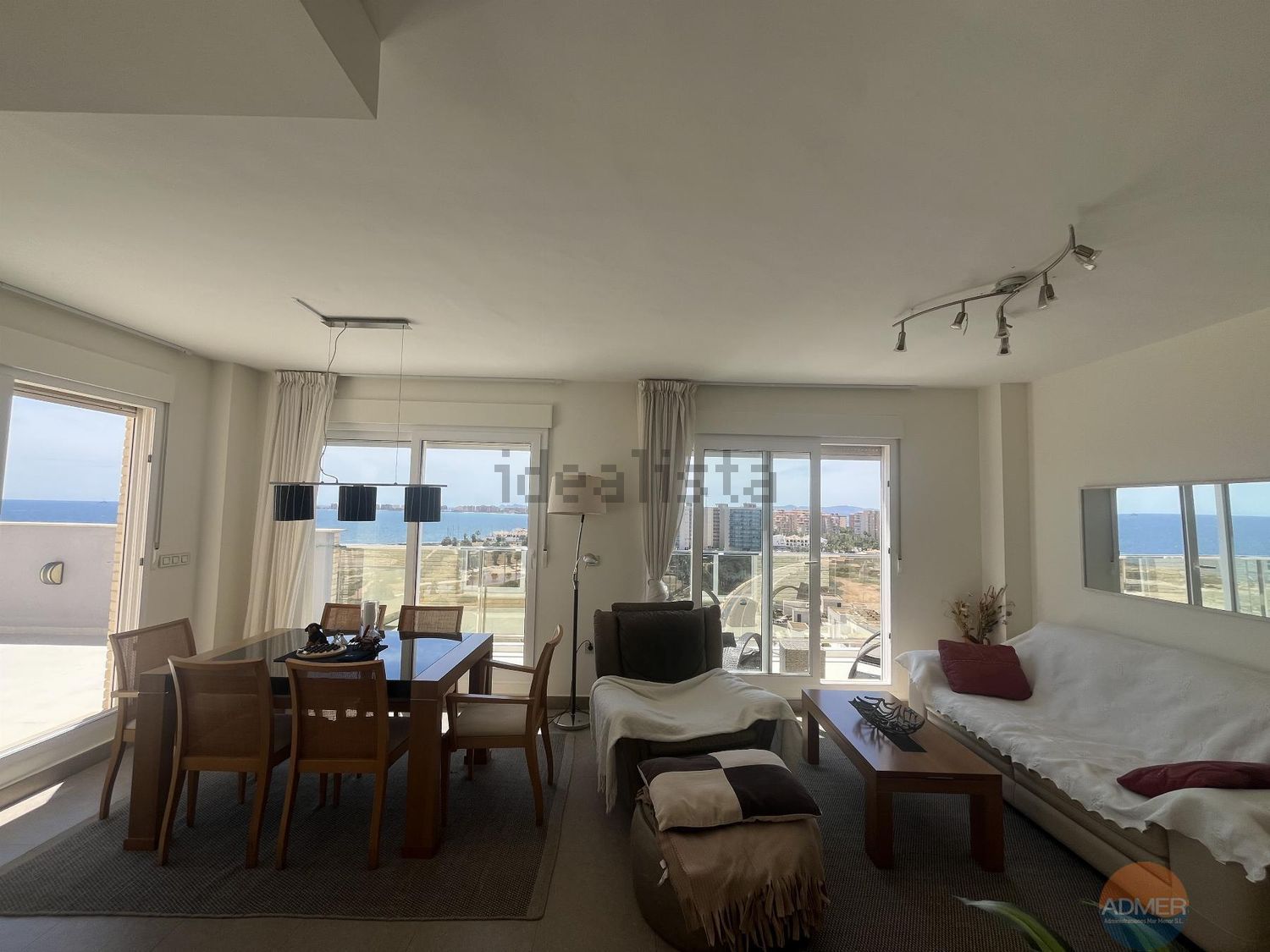 Piso en venta en primera línea de playa en La Manga del Mar Menor