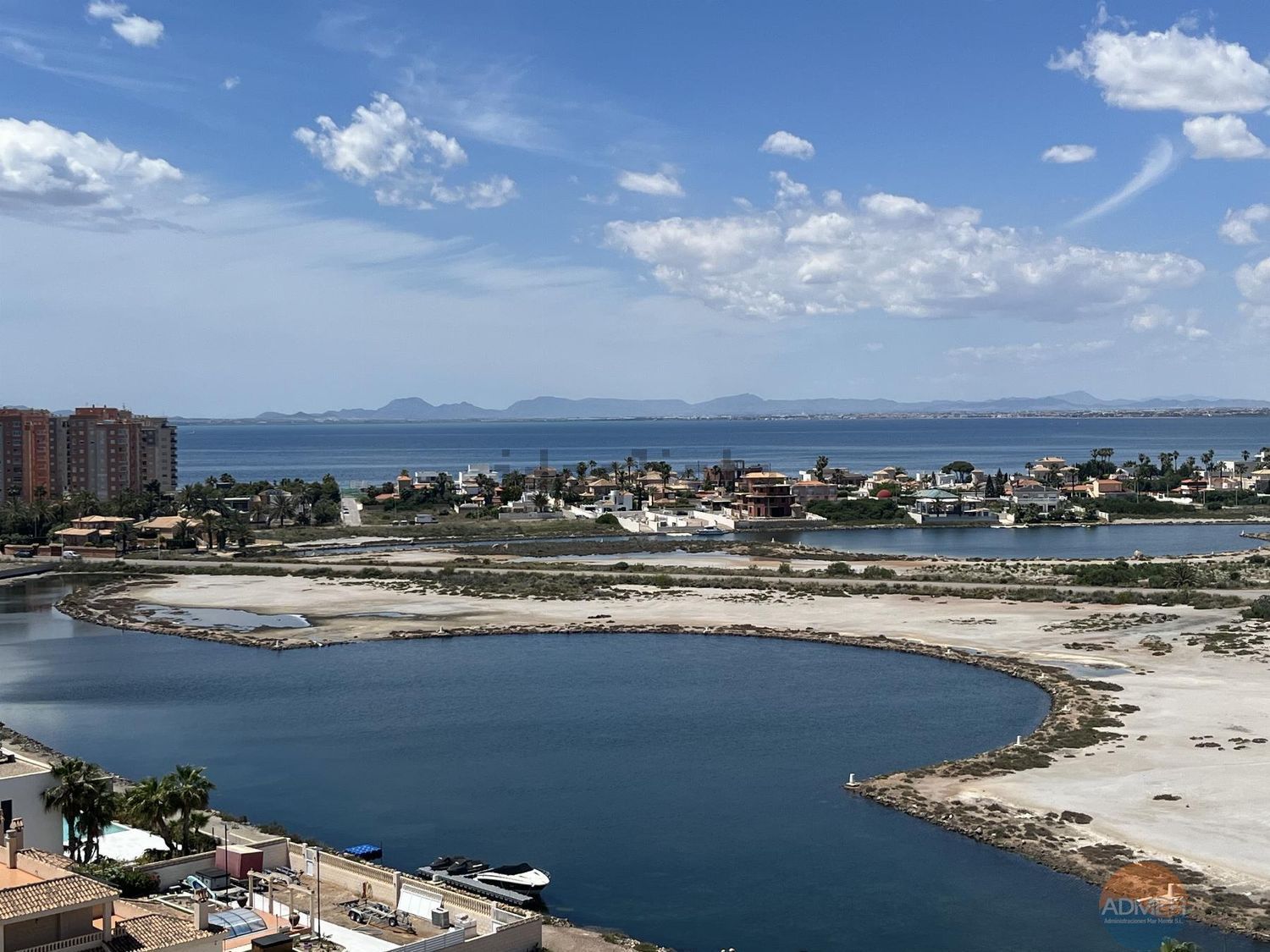 Piso en venta en primera línea de playa en La Manga del Mar Menor