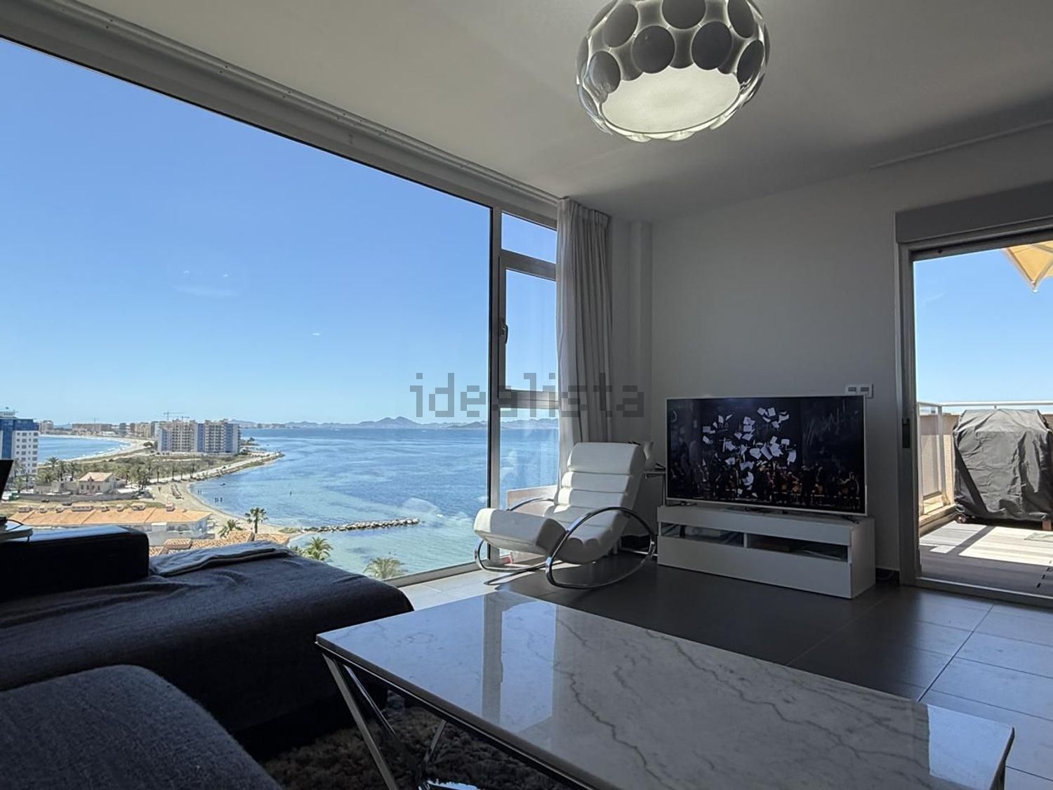 Ático en venta en primera línea de mar en La Manga del Mar Menor