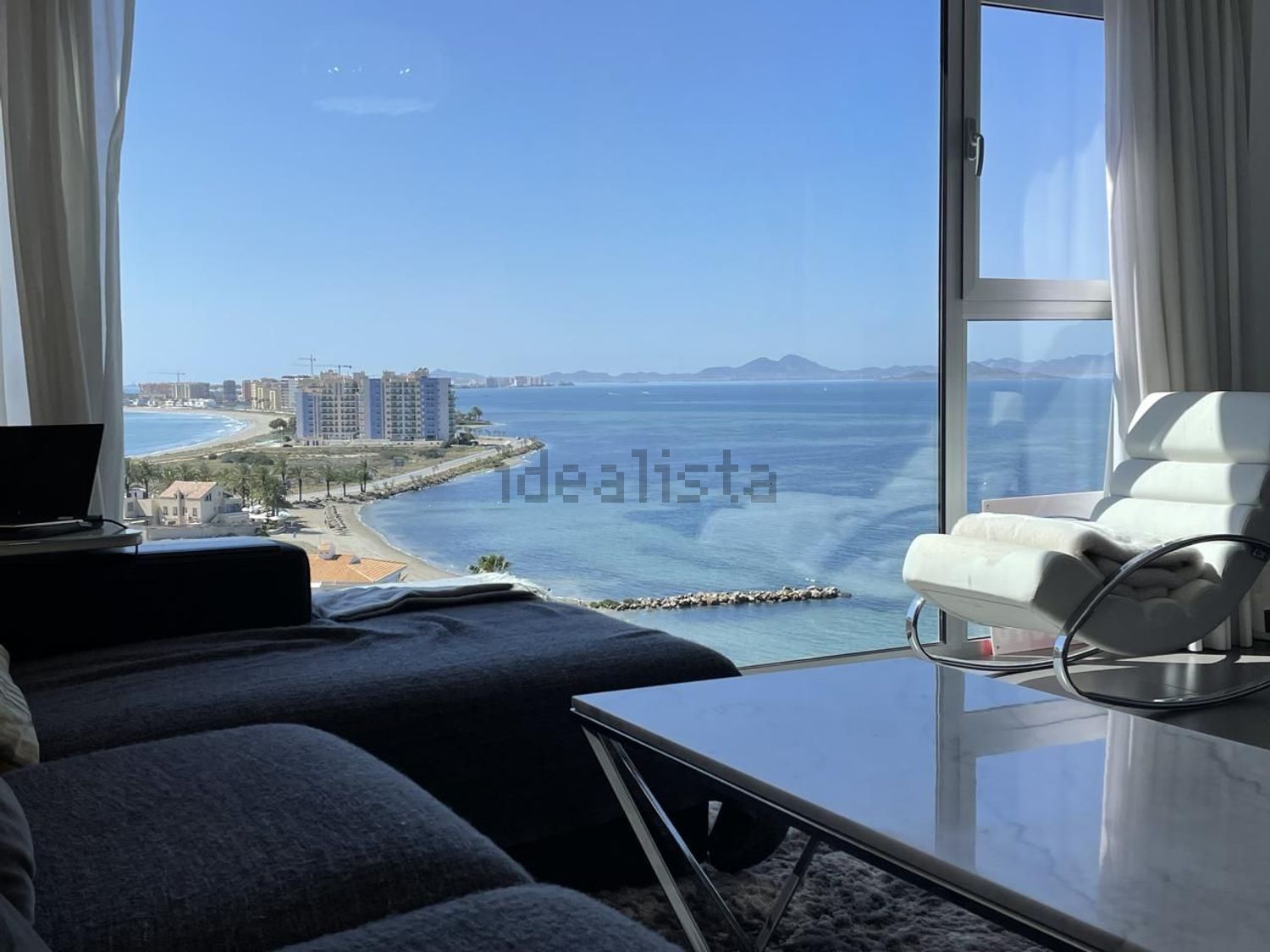 Ático en venta en primera línea de mar en La Manga del Mar Menor