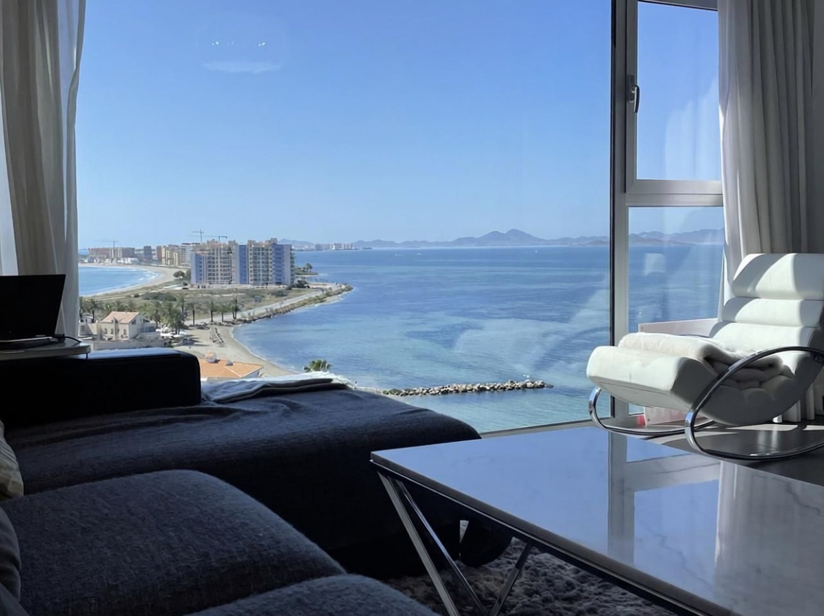 Penthouse in erste Meereslinie in La Manga del Mar Menor — Wohnzimmer