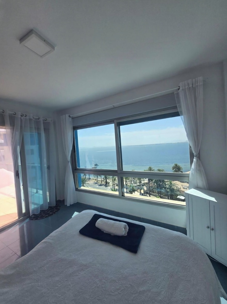 Dúplex en primera línea de playa en La Manga del Mar Menor — Baño
