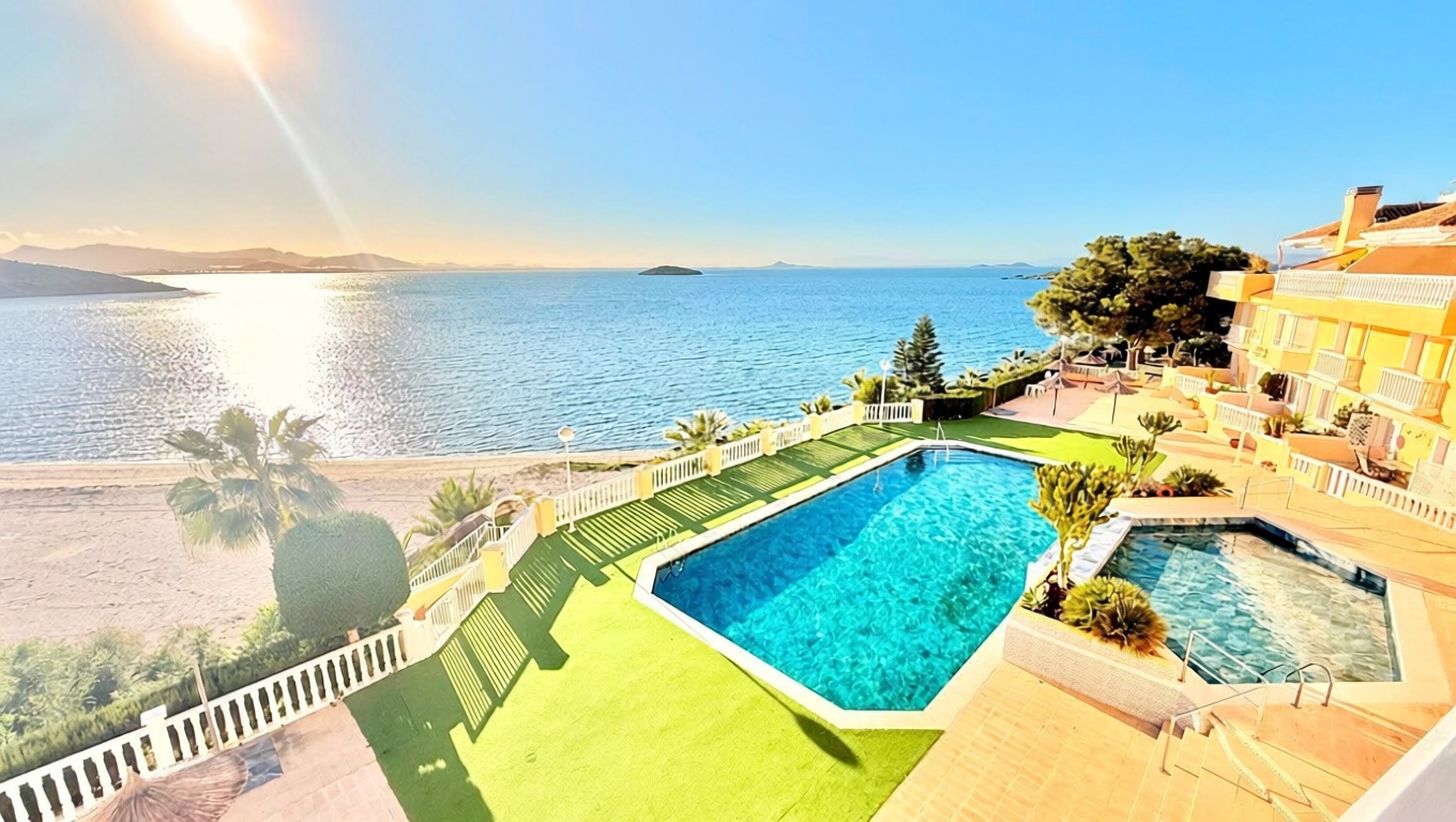 Beachfront apartment in La Manga del Mar Menor — Sea view
