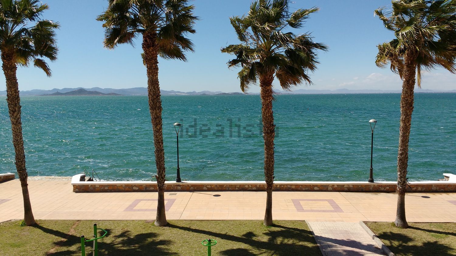 Piso en venta en primera línea de playa en La Manga del Mar Menor