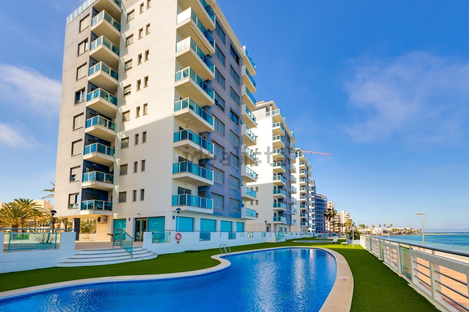 Dúplex en venta en primera línea de playa en La Manga del Mar Menor